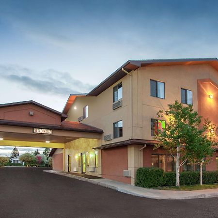 Super 8 By Wyndham Butte Mt Motel Ngoại thất bức ảnh