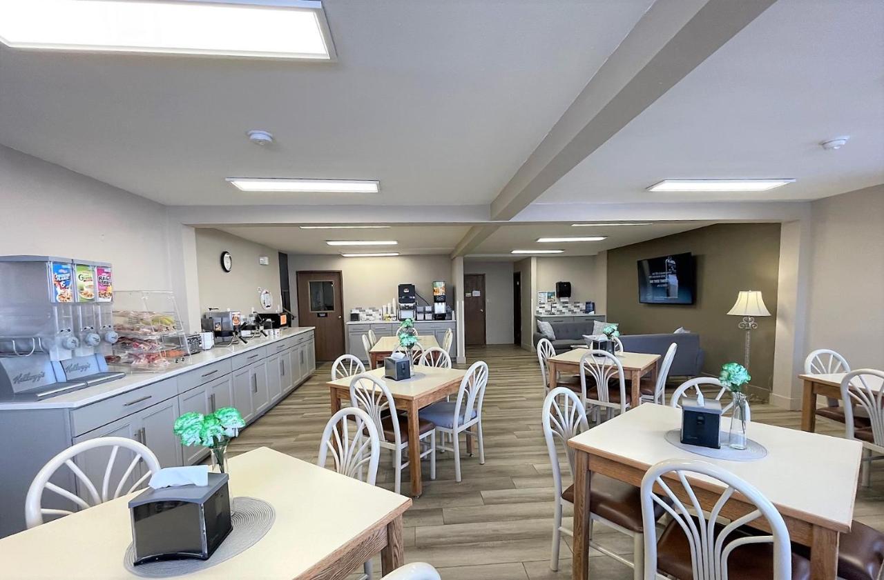 Super 8 By Wyndham Butte Mt Motel Ngoại thất bức ảnh