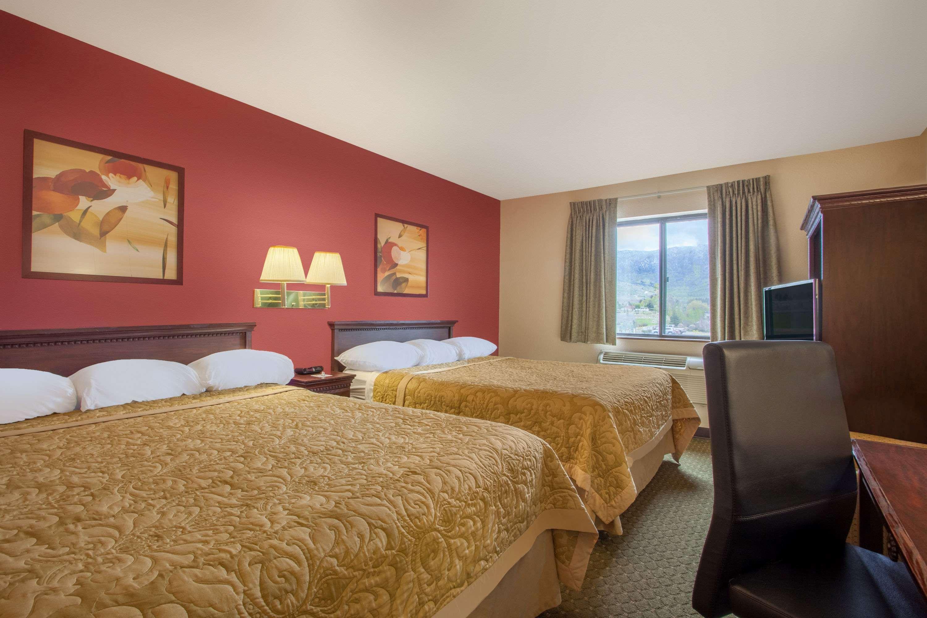 Super 8 By Wyndham Butte Mt Motel Ngoại thất bức ảnh