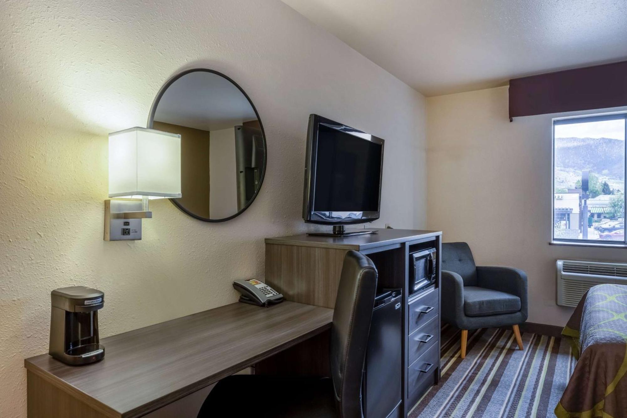 Super 8 By Wyndham Butte Mt Motel Ngoại thất bức ảnh