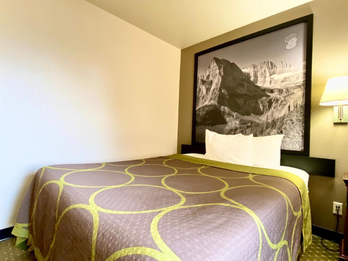 Super 8 By Wyndham Butte Mt Motel Ngoại thất bức ảnh